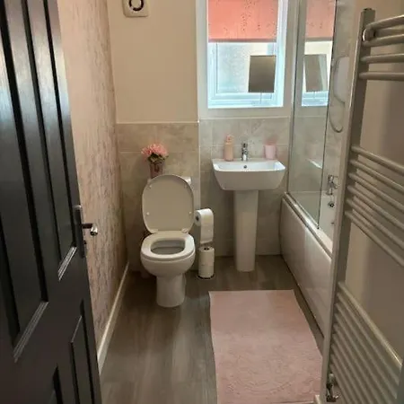 Private Room In A House With Parking In Lenton Nottingham Exterior foto