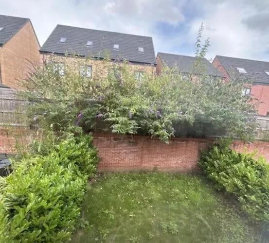 Private Room In A House With Parking In Lenton